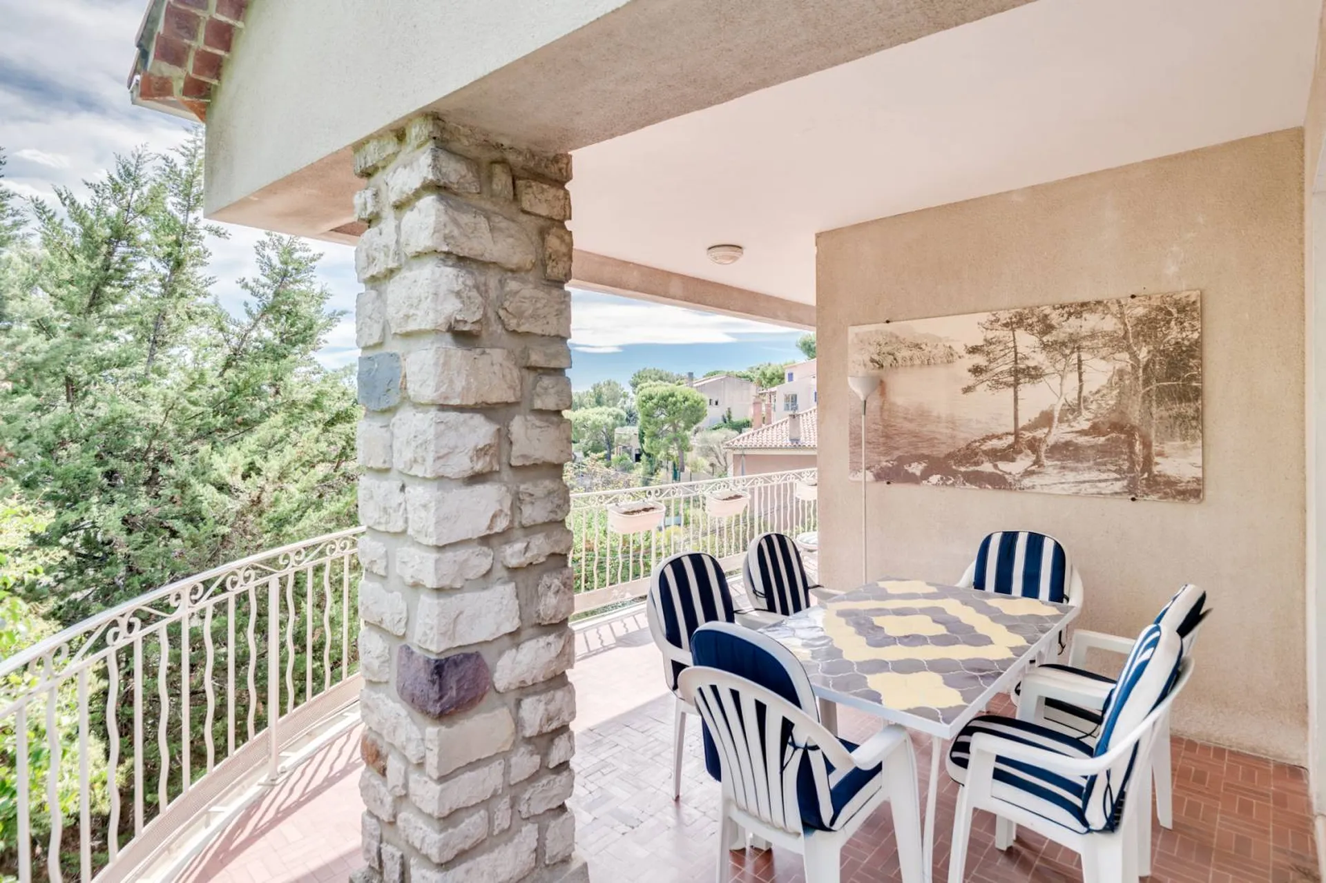 Vente appartement T3 Cassis  avec terrasse vue mer en dernier étage dans résidence fermée proche centre