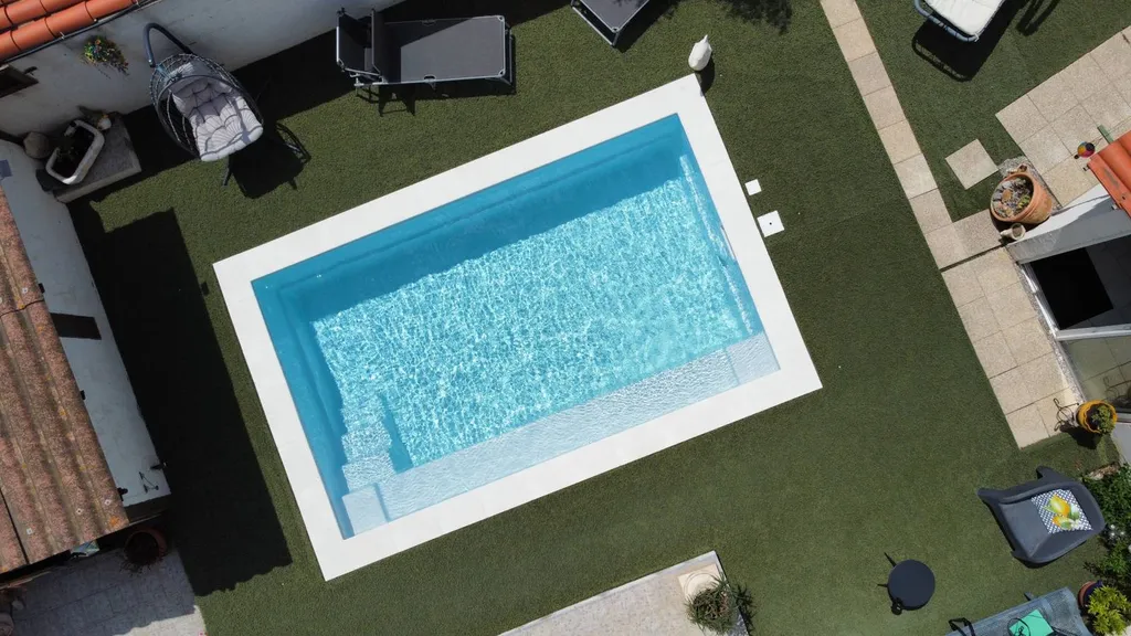 vue angelite piscine drone