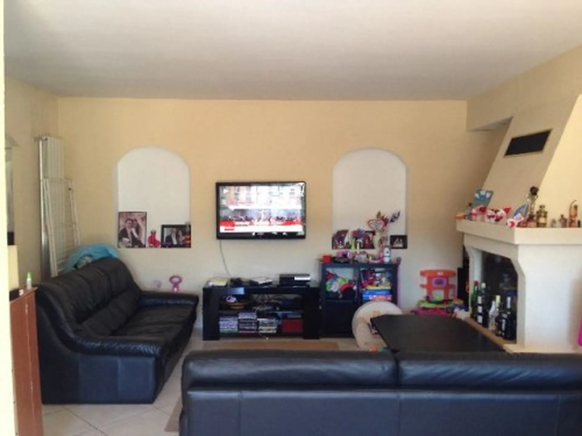 A vendre maison sur deux niveaux 5 + Studio indépendant Carnoux en Provence très belle vue dégagée, Piscine 