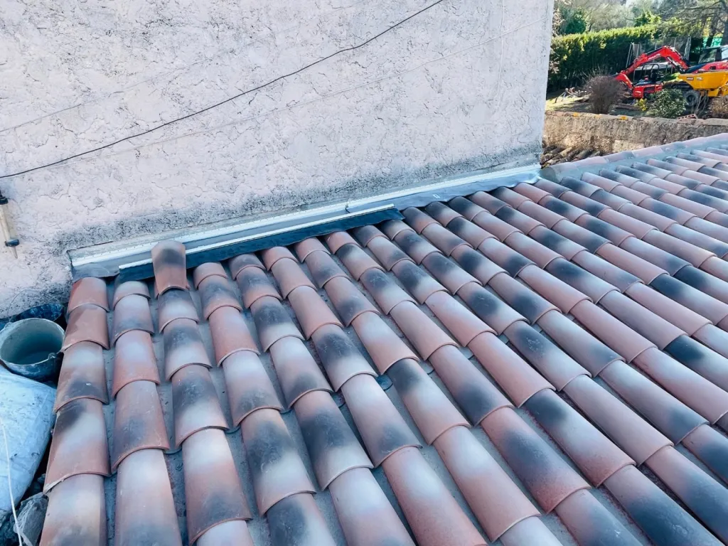 pose de solin en plomb sur bouc bel air