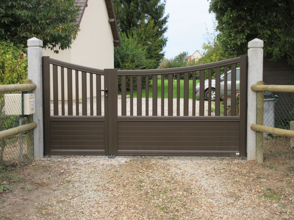 Installation de Portail battant en aluminium manuel, Clôtures de façade et Aménagements d'entrées de propriété à Beuzeville dans l’Eure 27 et ses communes limitrophes