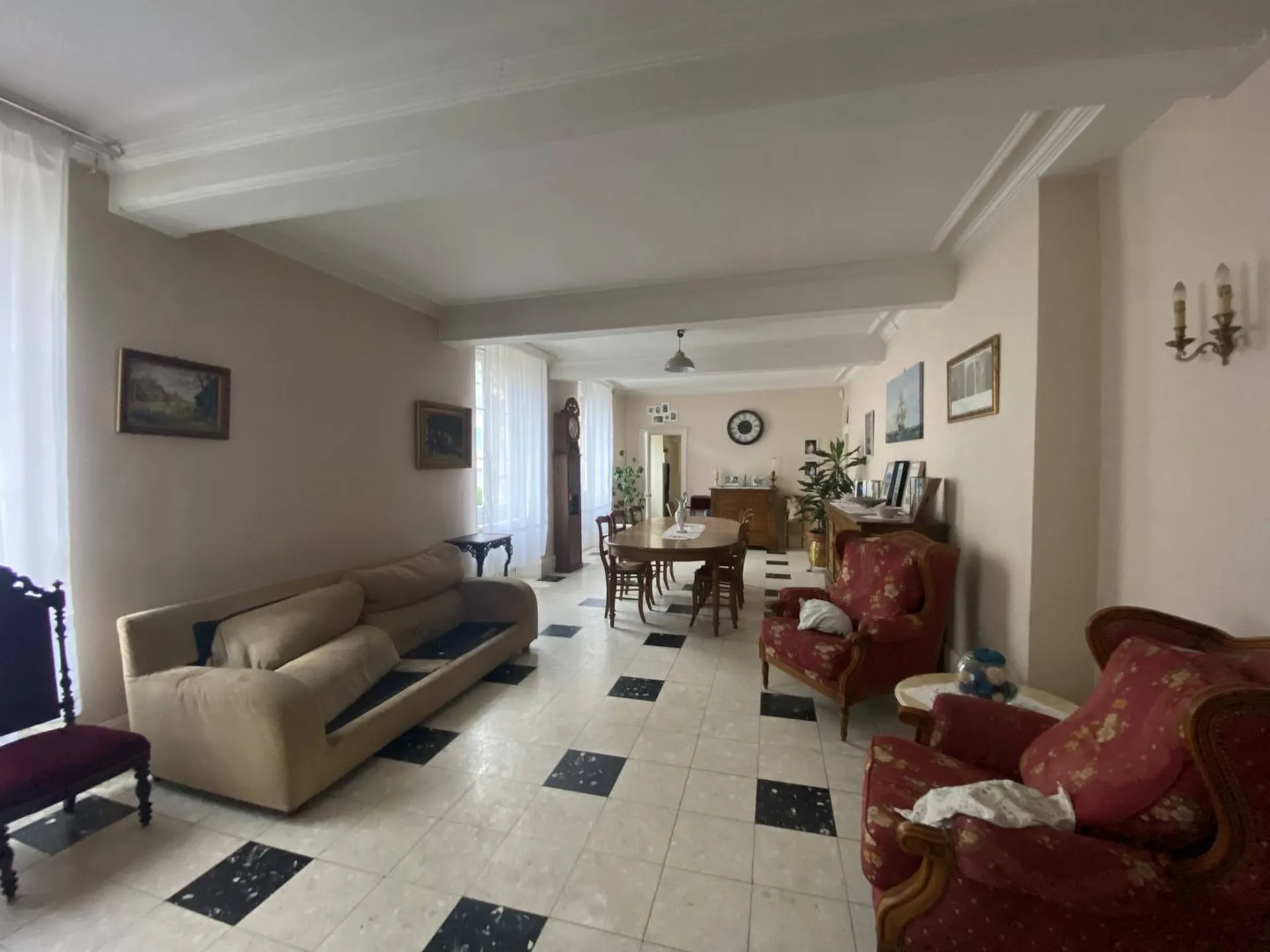 A vendre maison ancienne avec du cachet et de l'espace pour une grande famille, plusieurs chambres et plusieurs salle de bains indépendantes, proche commerces, Seine-Maritime (76).