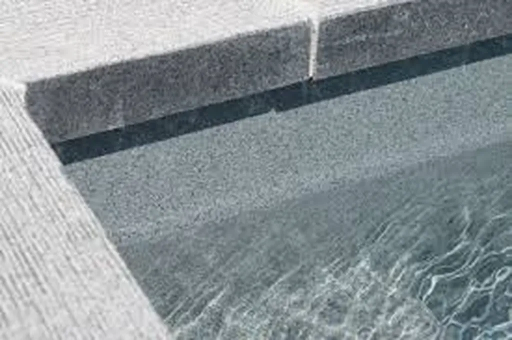 Expert en piscines coque 8.00X4.00 en finition standard ou Luxe Nature dans les Landes à Biscarrosse et ses alentour