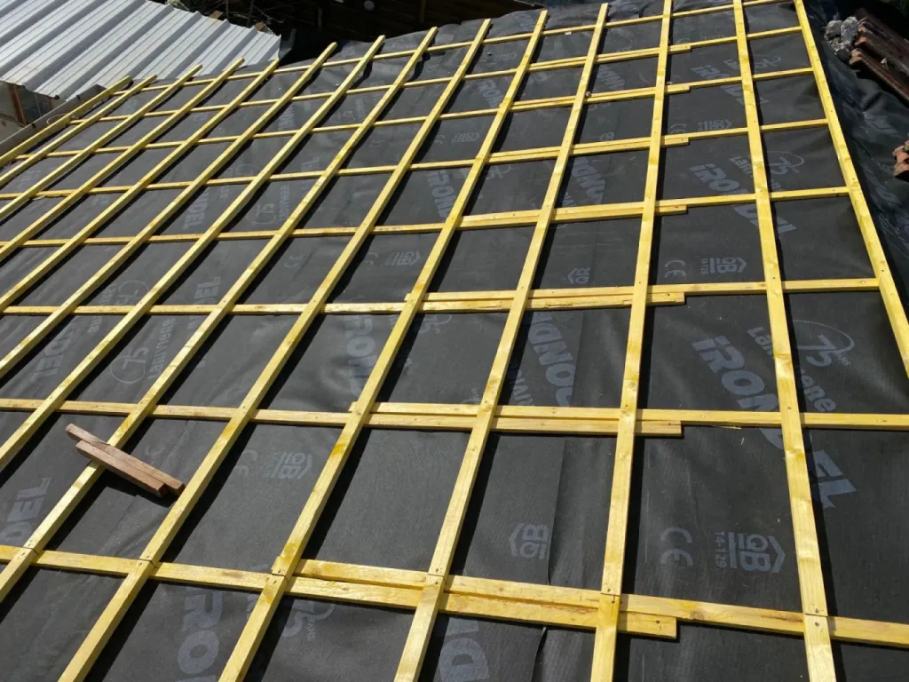 pose ecran sous toiture sur martigues