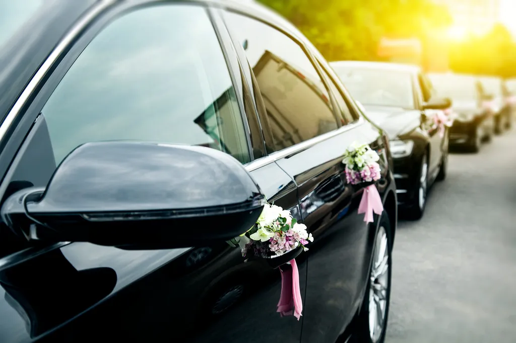 Chauffeur privé pour mariage avec véhicule de luxe premium à Marseille service élégant sur mesure