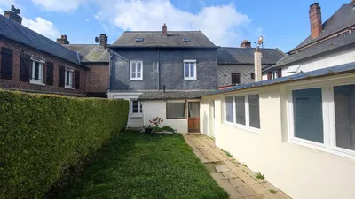 A vendre : Charmante Maison de Ville - Découvrez cette maison de caractère rénovée, prête à accueillir de nouveaux propriétaires en quête de tranquillité.