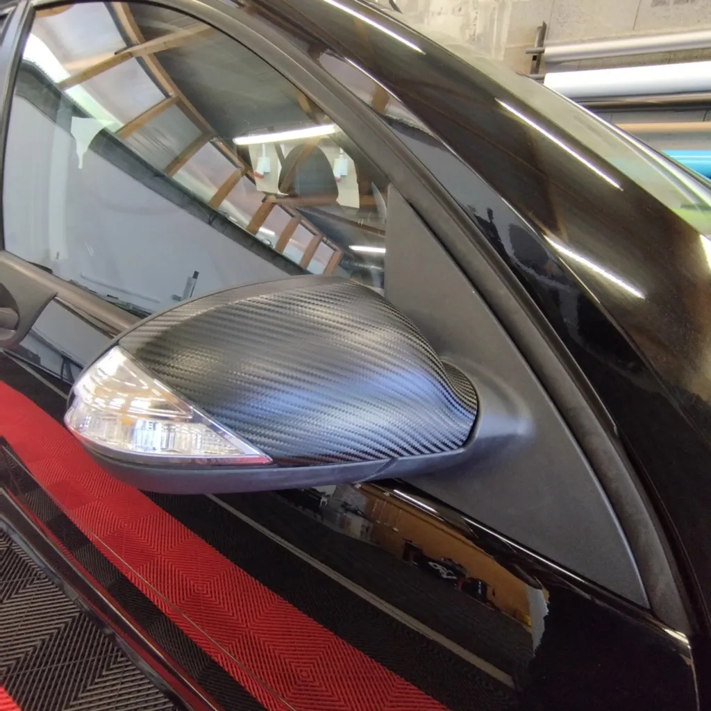 Covering carbone 3M sur capot, rétroviseurs et béquet de coffre Smart Barbus à Clermont-Ferrand