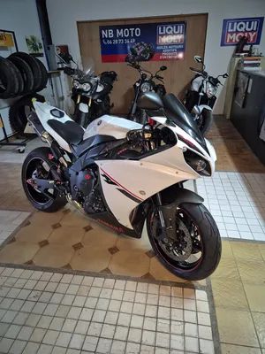Moto à vendre à Epouville près du Havre : Yamaha YZF R1 au prix de 11990 euros