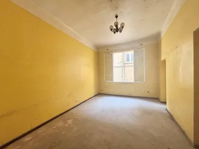 Vente appartement T1 Aubagne  au 1er étage d'un petit immeuble du centre historique