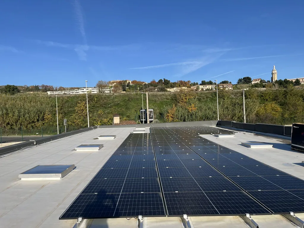 Une toiture qui produit de l’énergie : SGF Étanchéité transforme ses locaux en acteur de la transition énergétique.