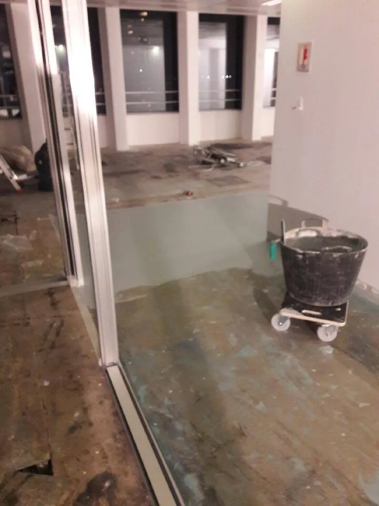 PONCAGE DE LA CHAPE ET SOUS COUCHE TERRE DU MONDE 