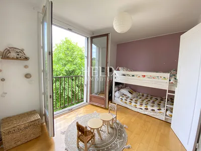 Le Pecq Place Royale- appartement traversant 4 pièces de 67.25 m2