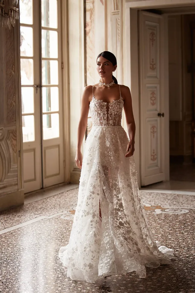Robe de mariée bohême modèle VERIA à Marseille chez Solution Cérémonie.