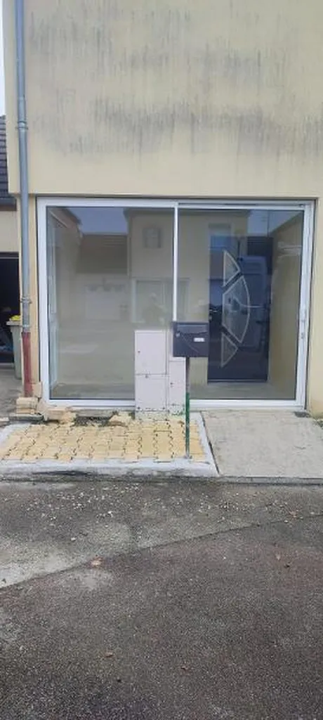 Installation de menuiseries aluminium et PVC haute performance thermique pour baies coulissantes et fenêtres à Quetigny Côte-d’Or