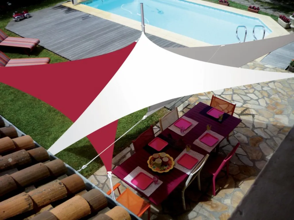 Toiles d'ombrages pas cher résistantes Vaison la Romaine Vaucluse 