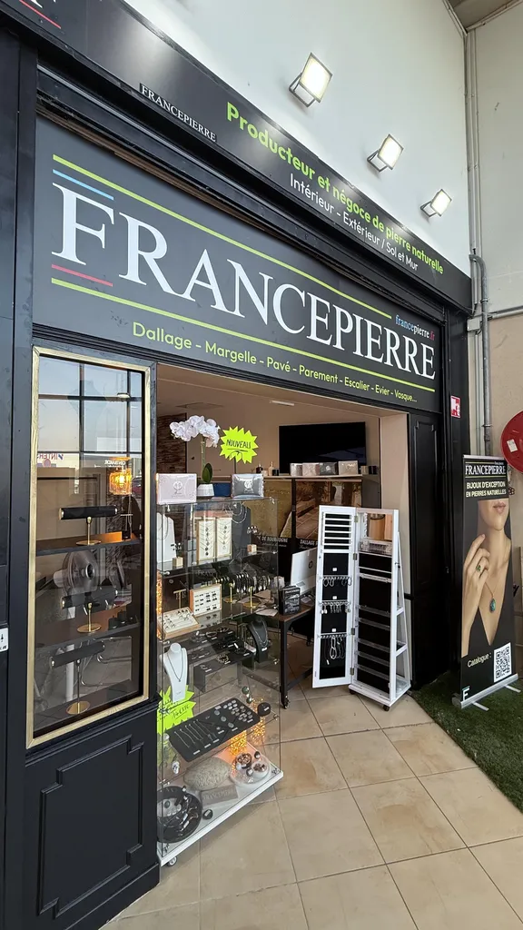 Showroom FRANCEPIERRE Colombiers (34) et entrepôt avec stock de pierre naturelle pour terrasses, piscines et aménagements