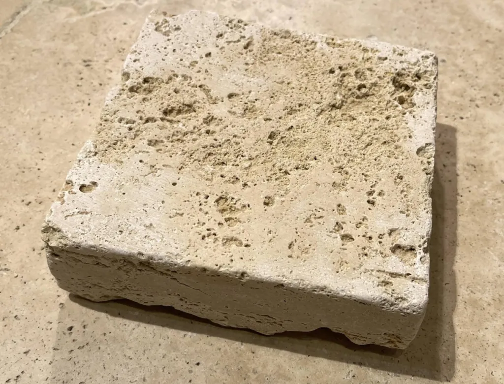 Pavé en Travertin 15x15cm, épaisseur 5cm