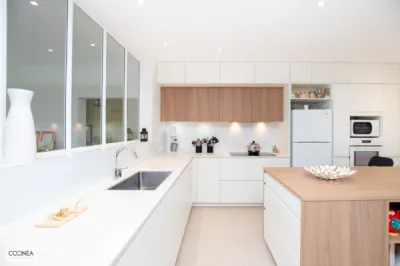 ARMONY YOTA PLAQUÉ OLMO – HACKER LUNA MAX LAQUÉ BLANC & DEKTON REM