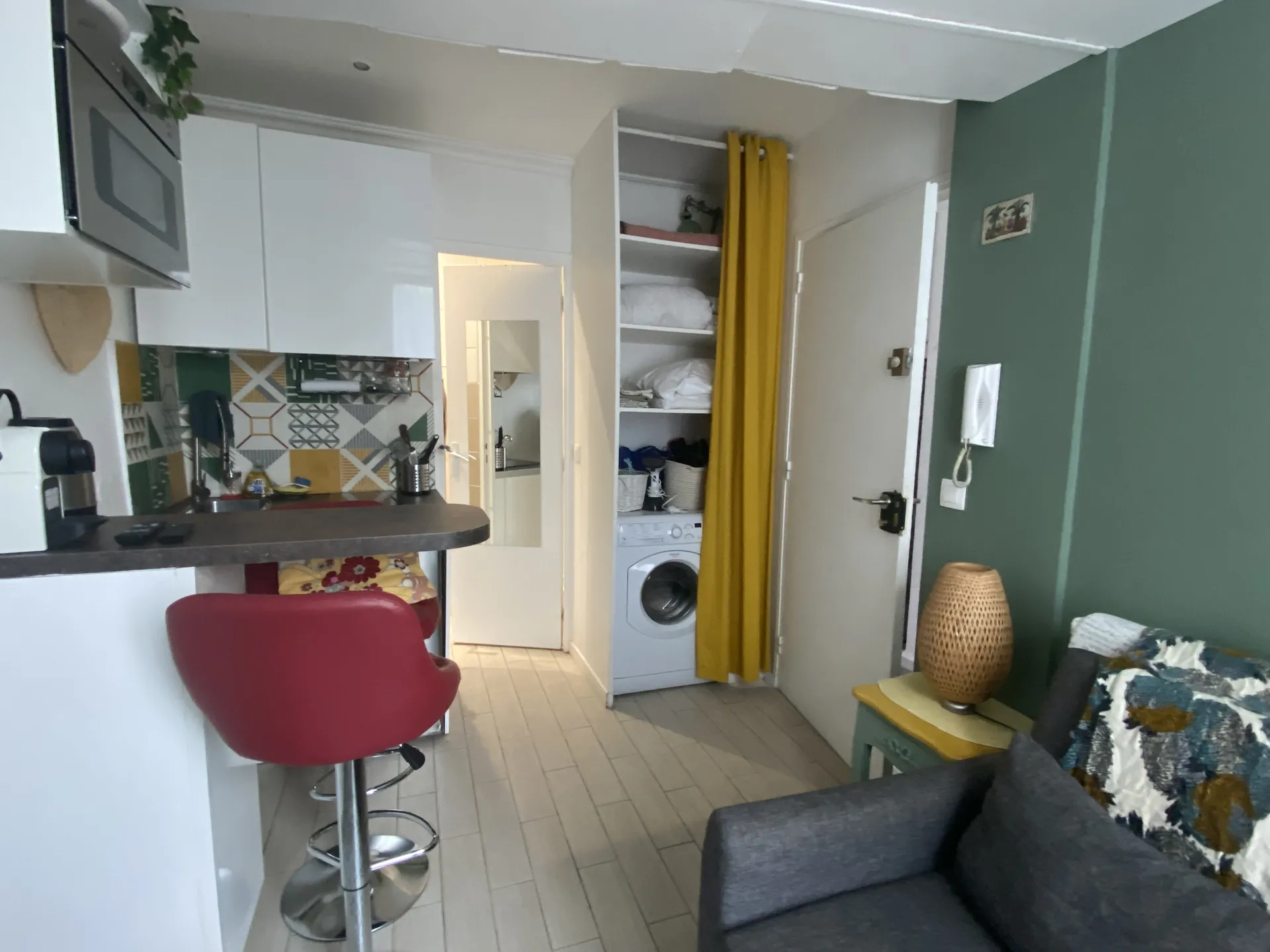 Studette meublée de 12 m² au Pecq Saint-Wandrille, proche Saint-Germain-en-Laye, écoles et RER A à pied