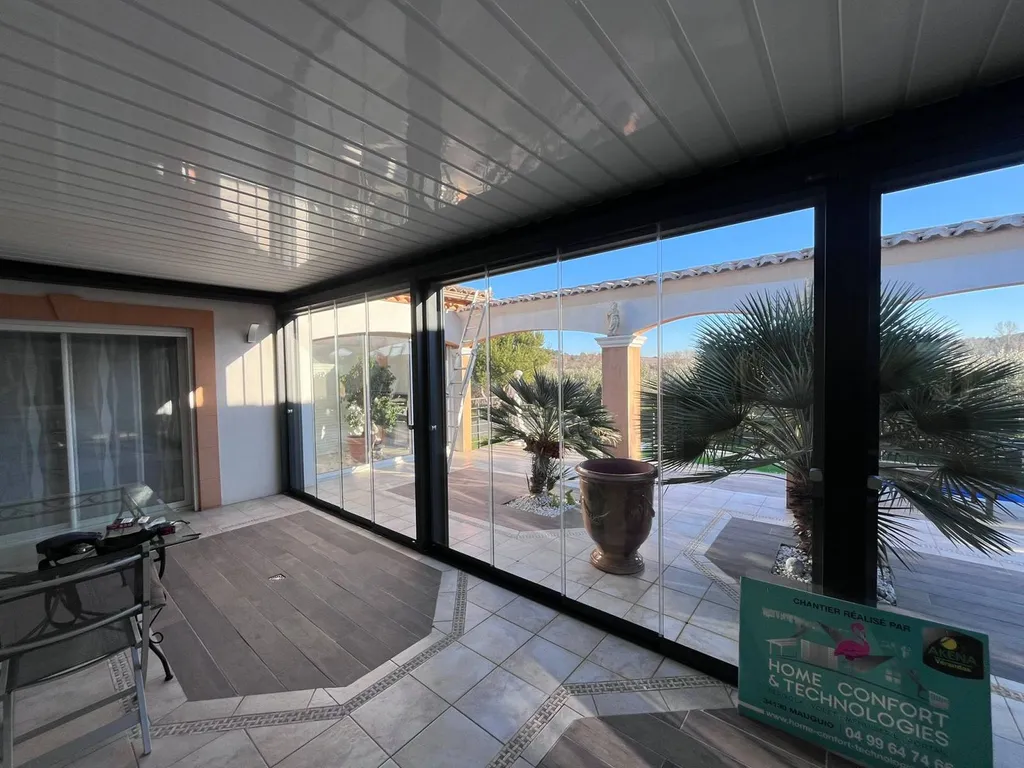 Installation de coulissants aluminium panoramique sur la commune de Vergèze près de Montpellier