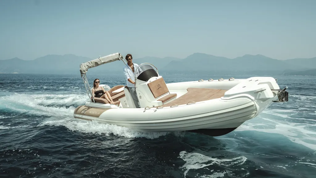 Vente de bateaux Fanale Marine : semi-rigides neufs dans le Var
