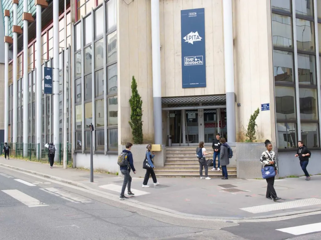 reportage photographique pour école d'enseignement supérieur façade extérieure EPITA Lyon