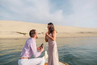 Organisation de demande en mariage à Bordeaux et sur le Bassin d'Arcachon : pour une demande en mariage de rêve sur la Dune du Pyla ou en toute intimité à Bordeaux - Les Mariages de Mademoiselle L - Crédit photo Julien Boyer