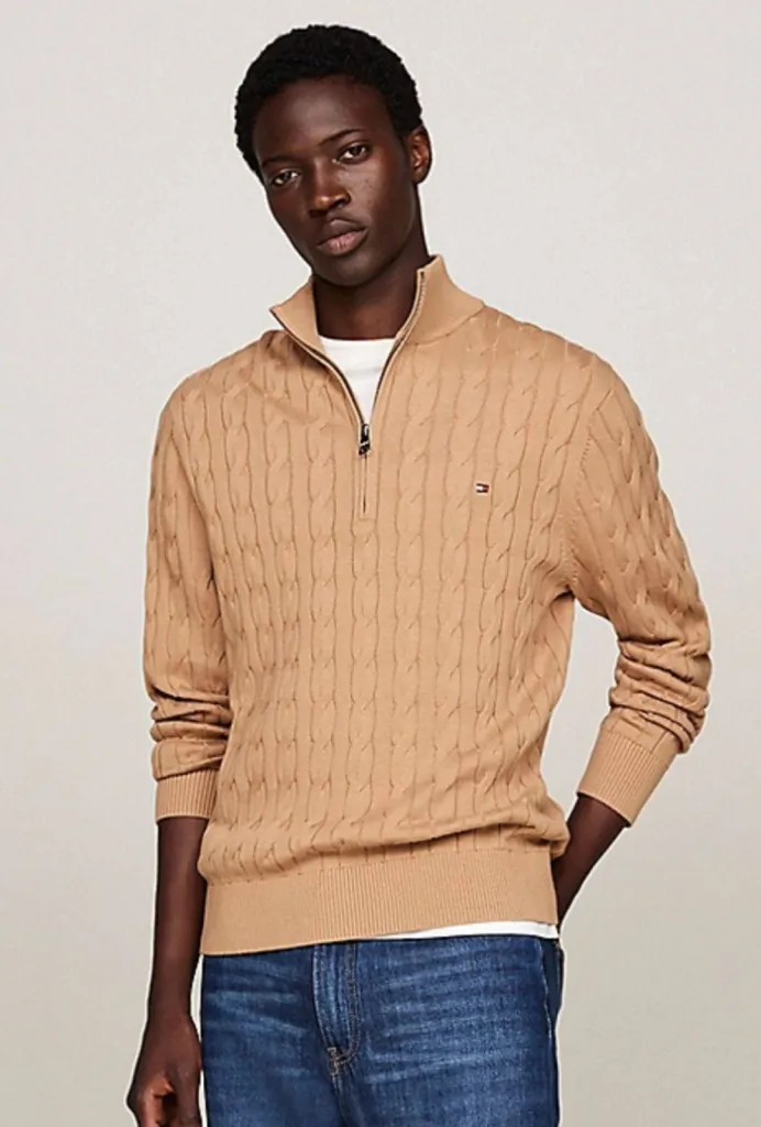 Pull Zippé en Maille Torsadée Safari Canvas et Desert Sky Tommy Hilfiger disponible chez Urban Chic à Dieppe