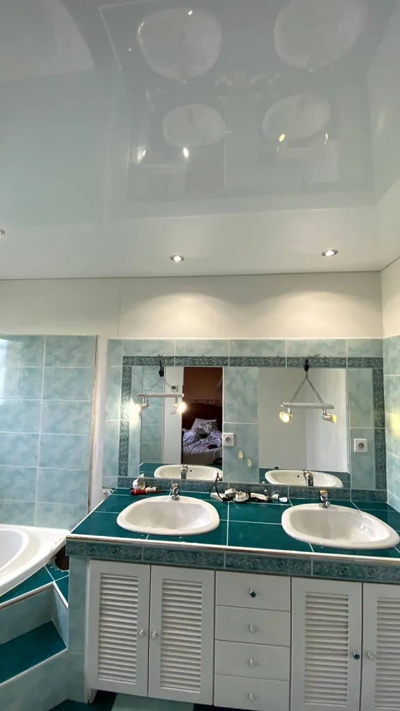 Plafond chauffant rayonnant dans salle de bains ou toute autre pièce de la maison - Plafonds Tendus Occitans Baziège