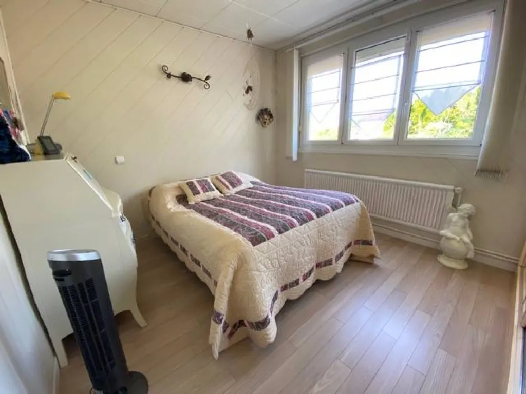 A acheter, superbe maison familiale de 130m² env., 6 chambres avec sous sol et grand jardin sur la commune de TOURVILLE LA RIVIÈRE 76410