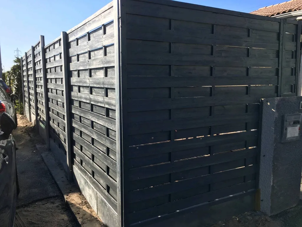 Réalisation d'une clôture en panneau bois claustra à Eysines en Gironde