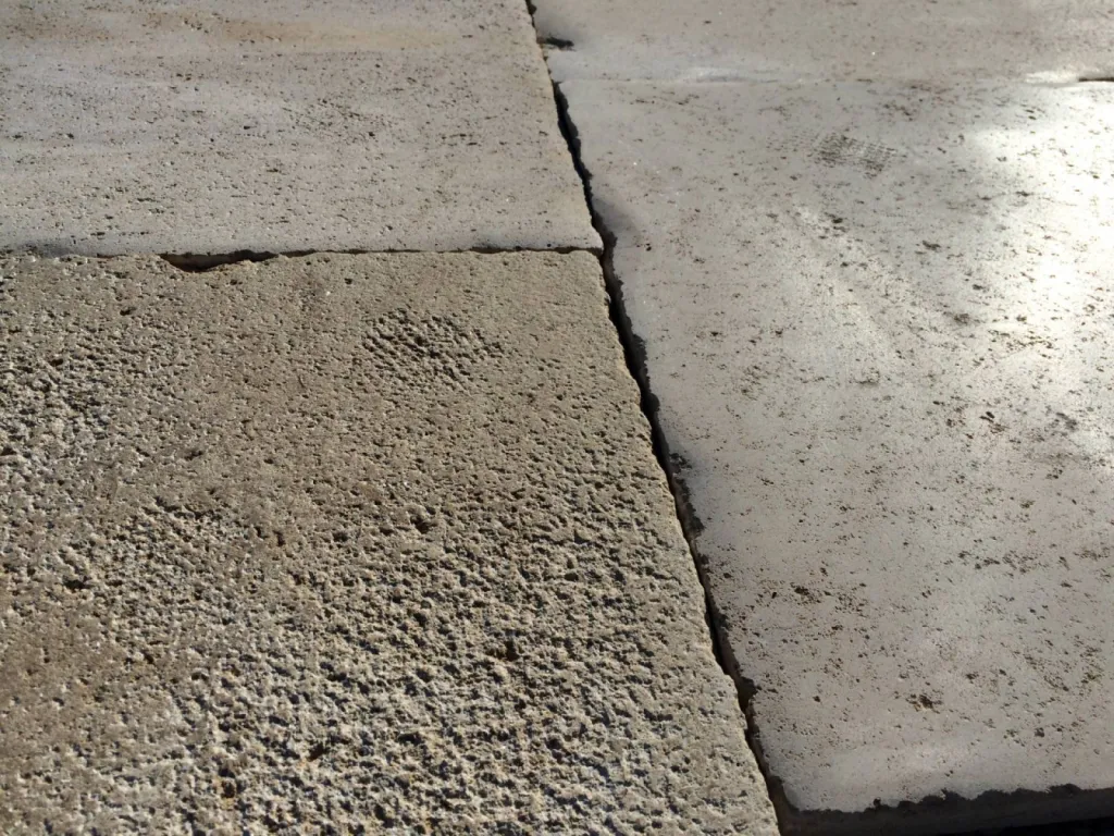 Dalle d'église, dallage cathédrale en pierre de Dordogne pour intérieur et extérieur.