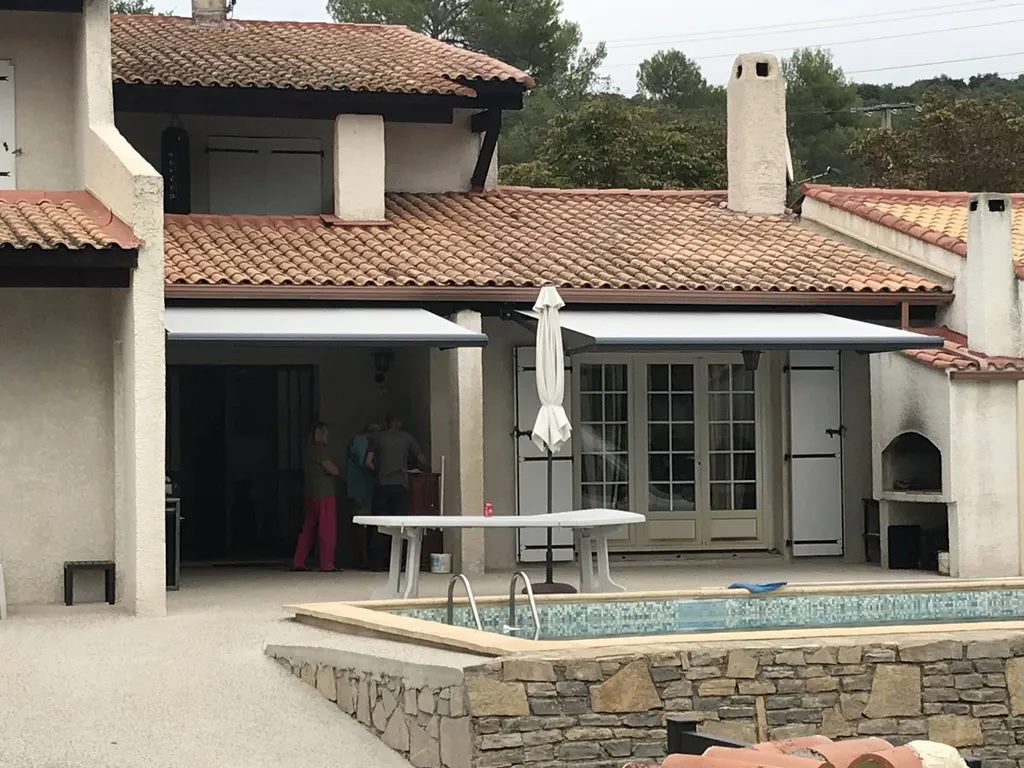 Pergola à Nîmes ou store banne : le guide HCT pour votre terrasse