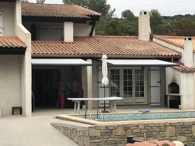 Pergola à Nîmes ou store banne : le guide HCT pour votre terrasse