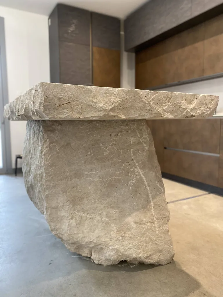 Table sur-mesure en Pierre de Vianne à Châteaurenard