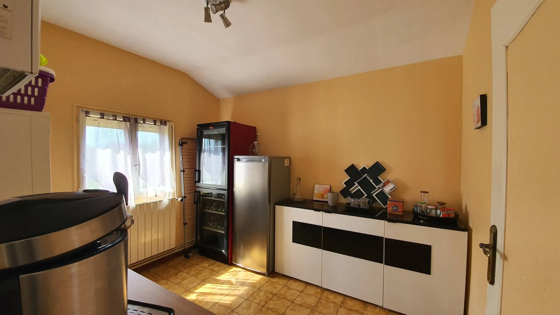 A vendre Maison avec jardin, 3 chambres, à 10 minutes de Dieppe 76200 et de la mer.