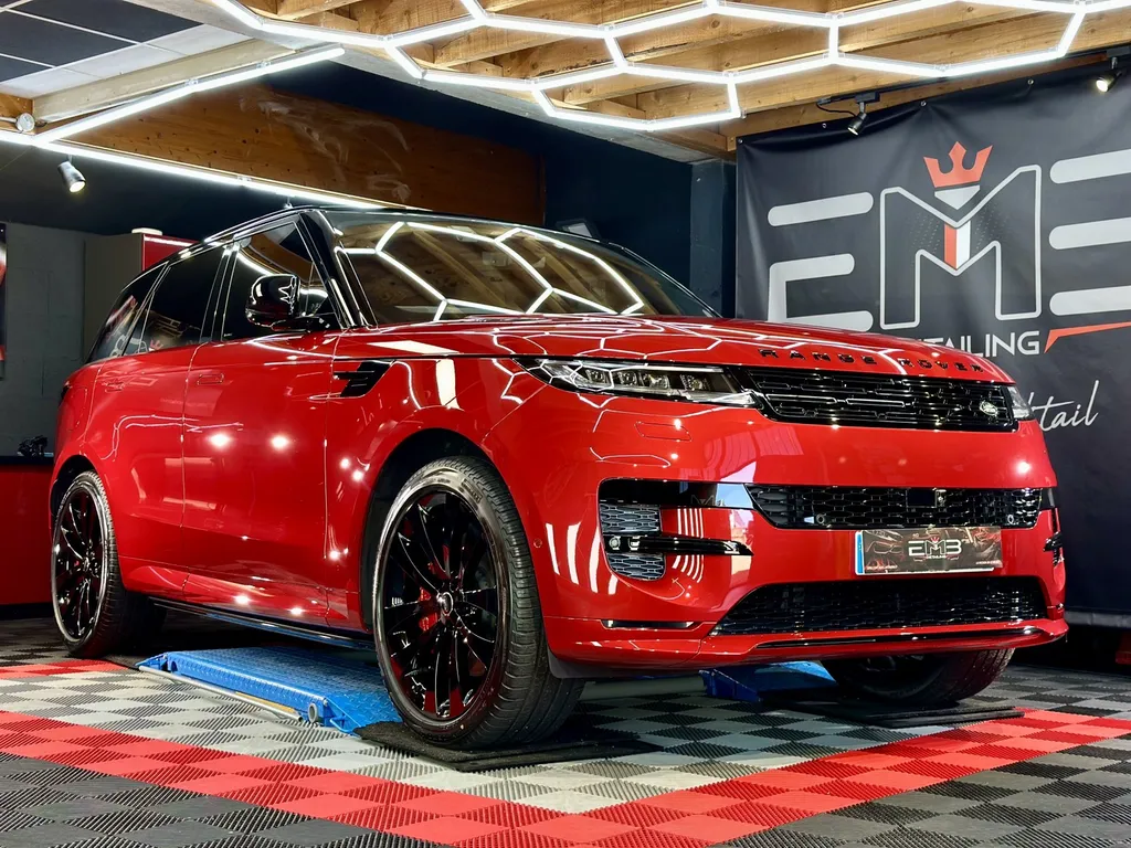 Polissage rénovation carrosserie spécialiste du traitement céramique sur lyon Range Rover sport 