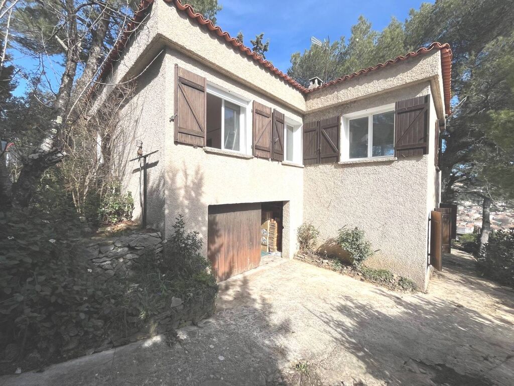 Villa à rénover sur deux niveaux Carnoux en Provence 6 chambres et grand garage