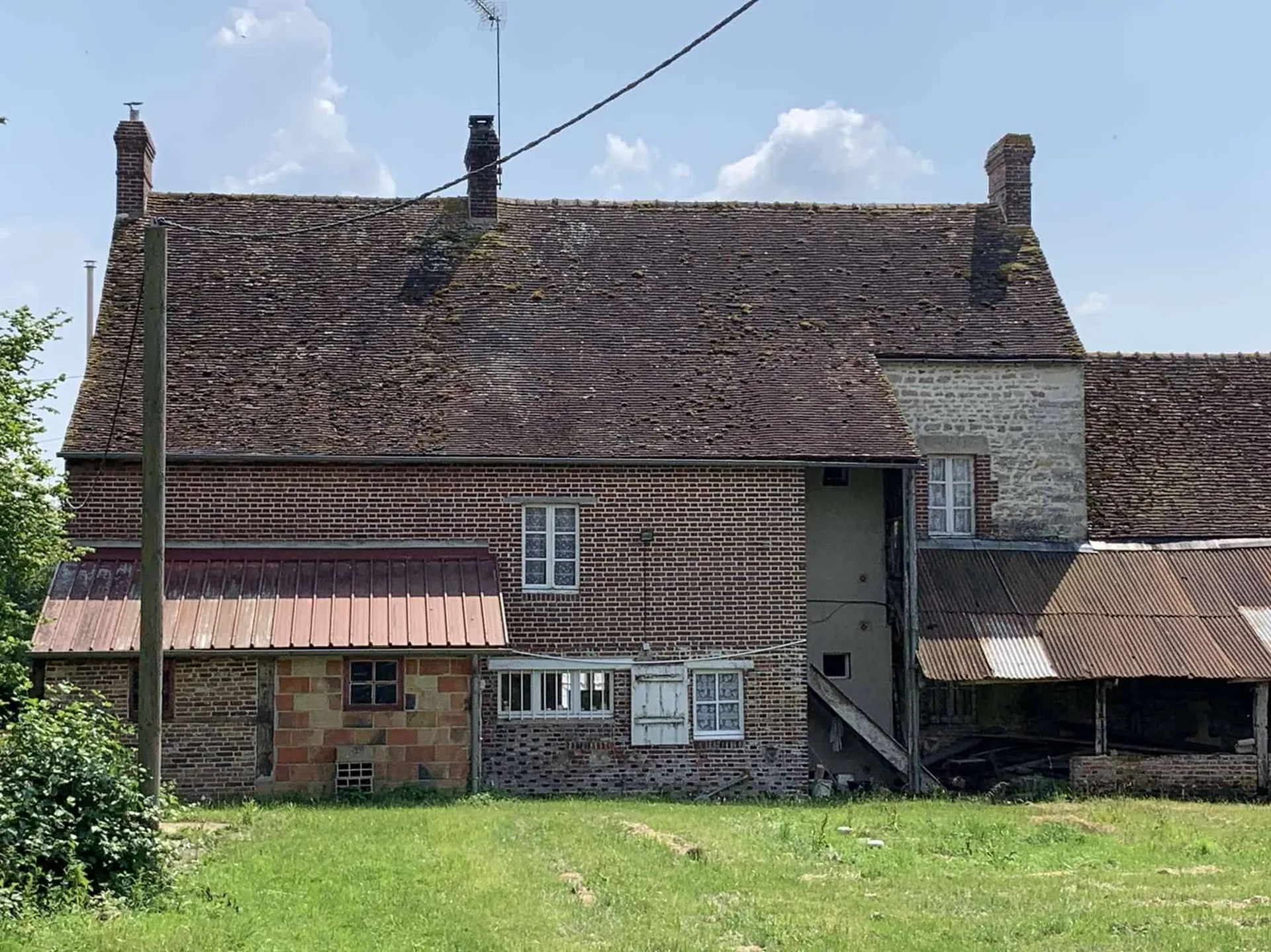 A acquérir, dans le Pays d'Auge, dans le secteur des HARAS dans le département de l'ORNE 61, entre ALMENECHES 61570 et LE HARAS DU PIN 61310, domaine agricole sur 47 hectares.