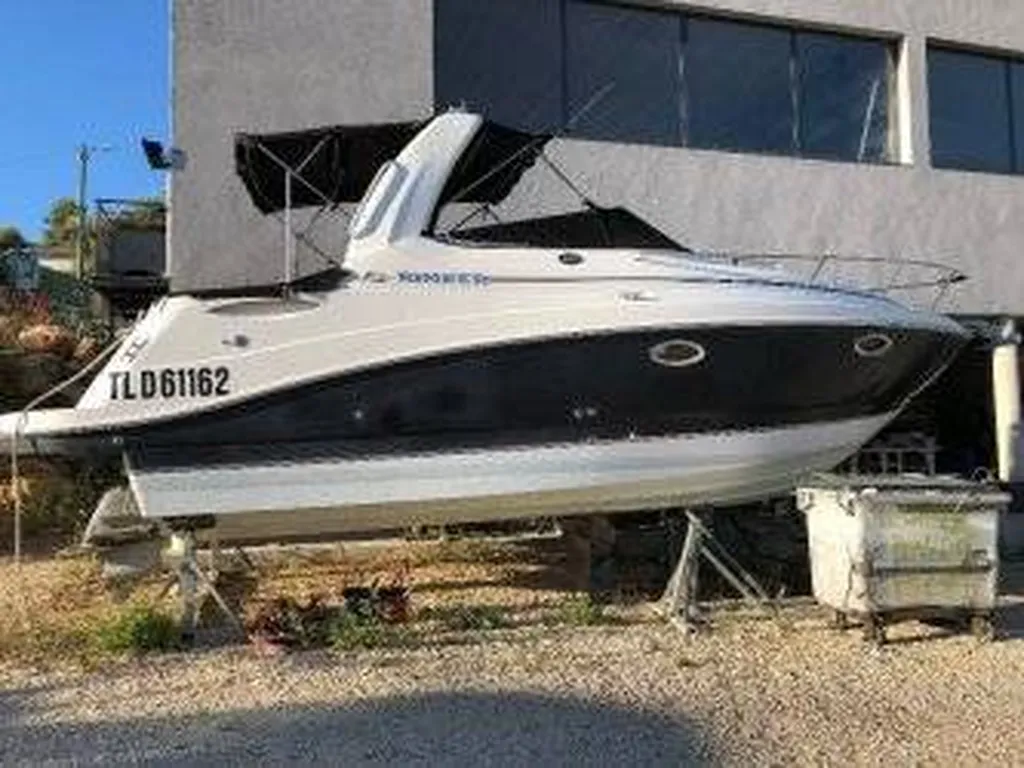 Meilleur courtier en bateaux d'occasion pour vendre une vedette Rinker 260 habitable à bandol 83150