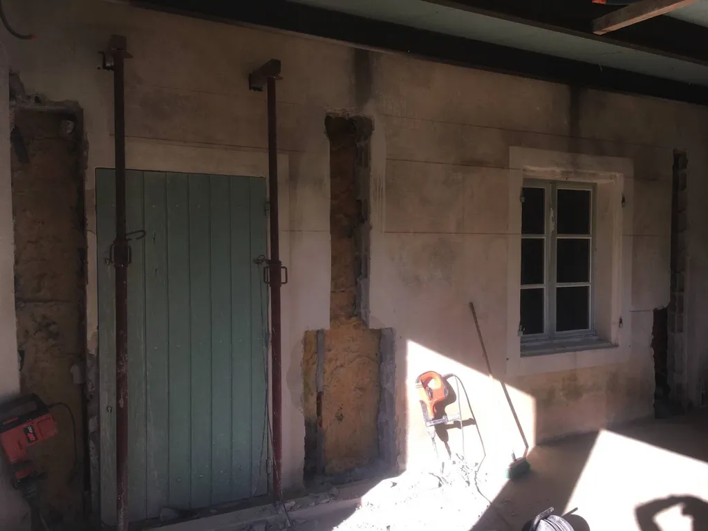 Ouverture dans un mur porteur d'une maison individuelle à Grans