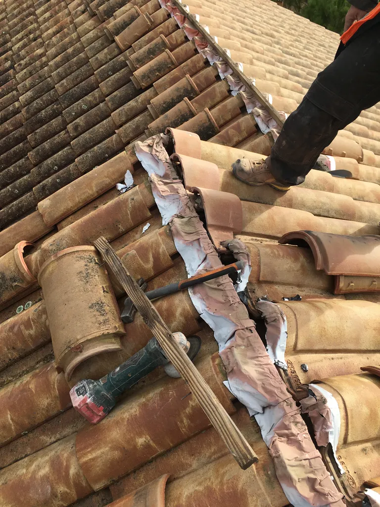 Reprise de l’étanchéité de la toiture lors de l’isolation des combles dans une maison à Saint-Didier-au-Mont-d’Or (Rhône 69)