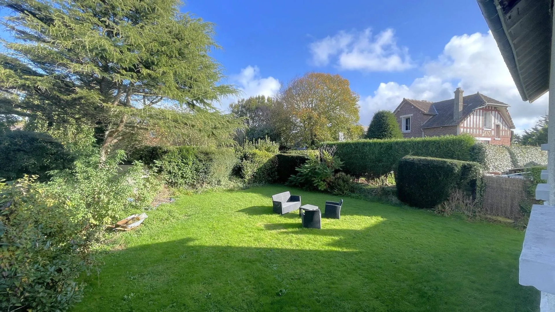 Maison proche du centre-ville de Dieppe à vendre : Située à seulement 5 minutes en voiture du centre-ville de Dieppe.