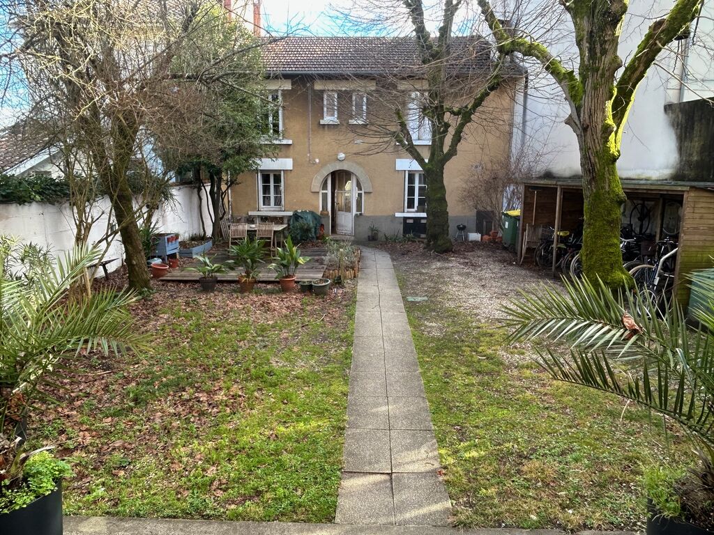 Joli T2 rénové dans immeuble en pierre Bordeaux Caudéran, Parc Bordelais