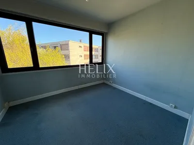 Noisy Le Roi très bel appartement dans une résidence recherchée, idéalement situé dans un environnement calme et arboré