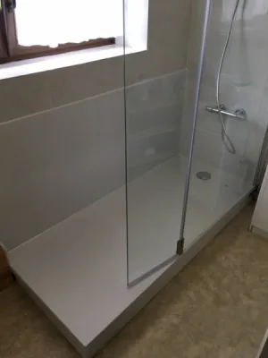Remplacement baignoire par douche senior sécurisée