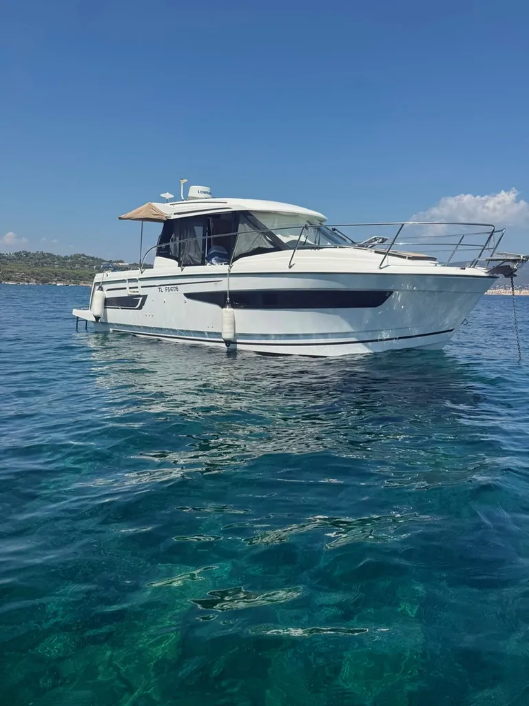 Vente Jeanneau Merry Fisher 895 d'occasion équipé de 2 moteurs Suzuki de 175 CV à La Londe-les-Maures près de Toulon