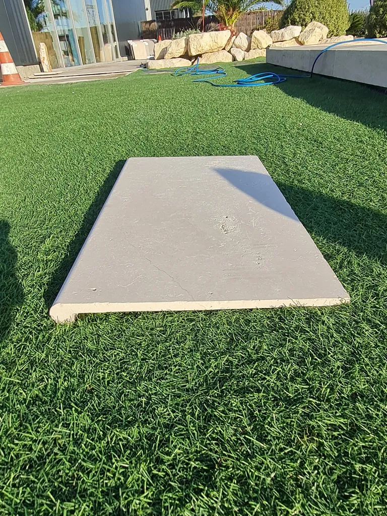 Trouver des nez de marche en travertin sur Bordeaux rive droite