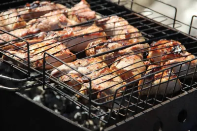 Soirée famille autour d’un brasero à la résidence Senior Les Palatines à Marsillargues proche Lunel