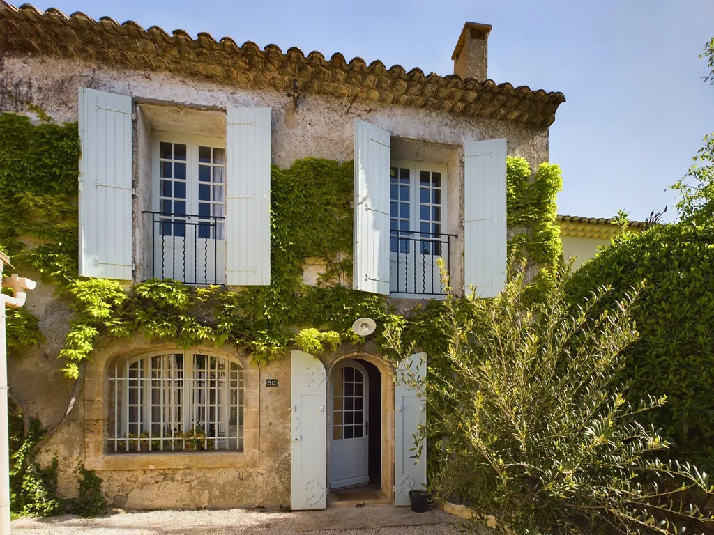 maison en pierre à Mouriès